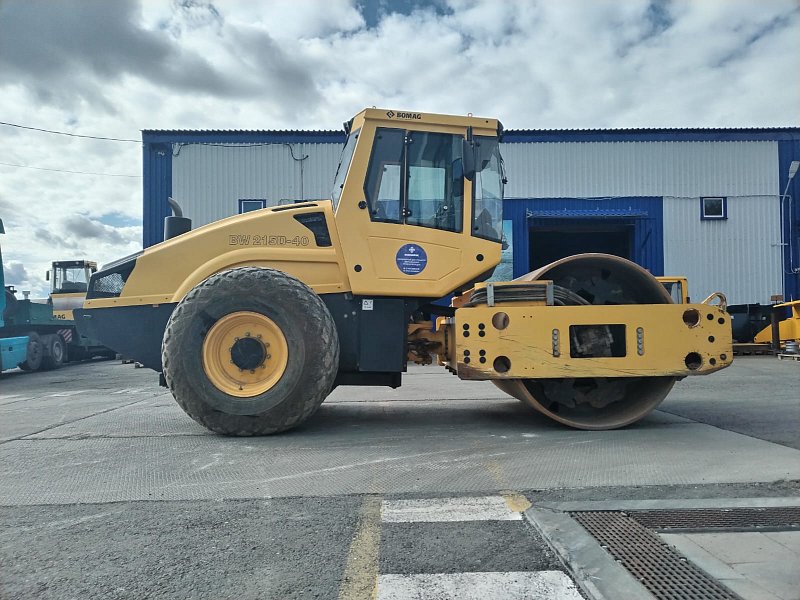 Грунтовый каток Bomag BW 215 D-40