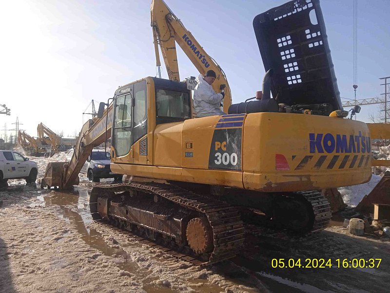 Гусеничный экскаватор Komatsu PC300-8M0 (Y301859)