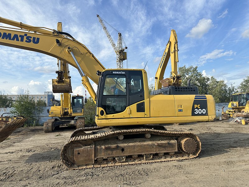 Гусеничный экскаватор Komatsu PC300-8M0 (Y301581)