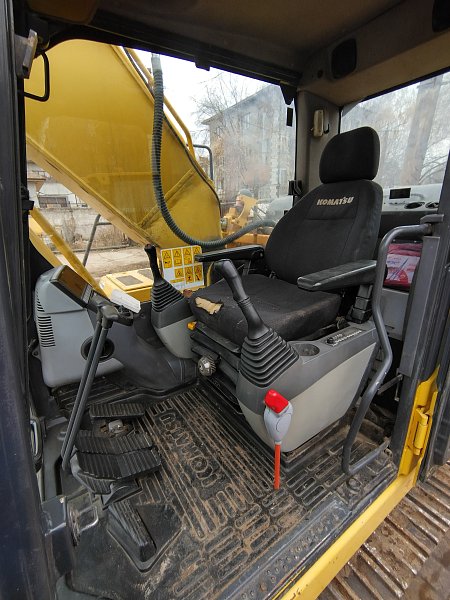 Гусеничный экскаватор Komatsu PC220-8 (Y220155)