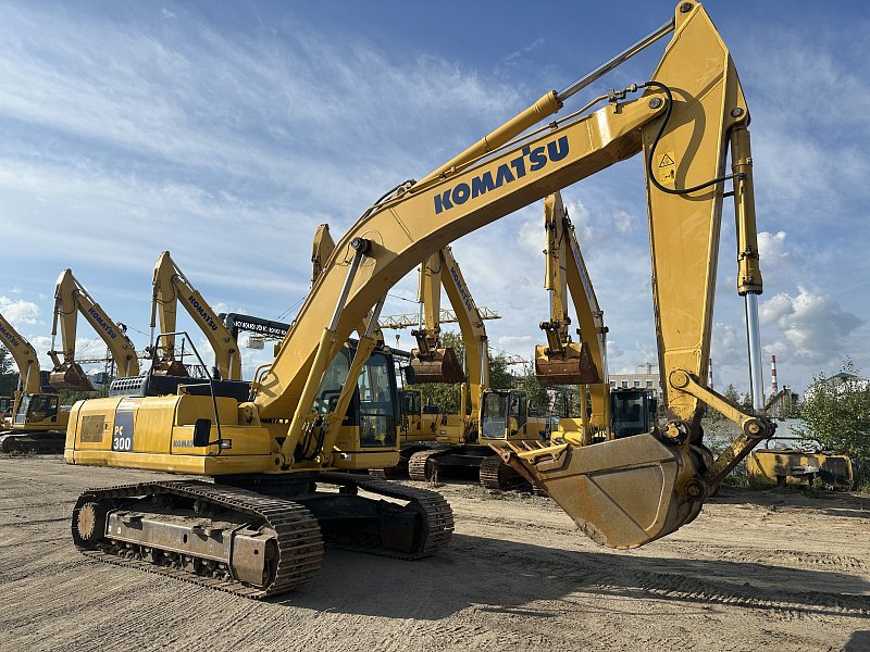 Гусеничный экскаватор Komatsu PC300-8M0 (Y301663)