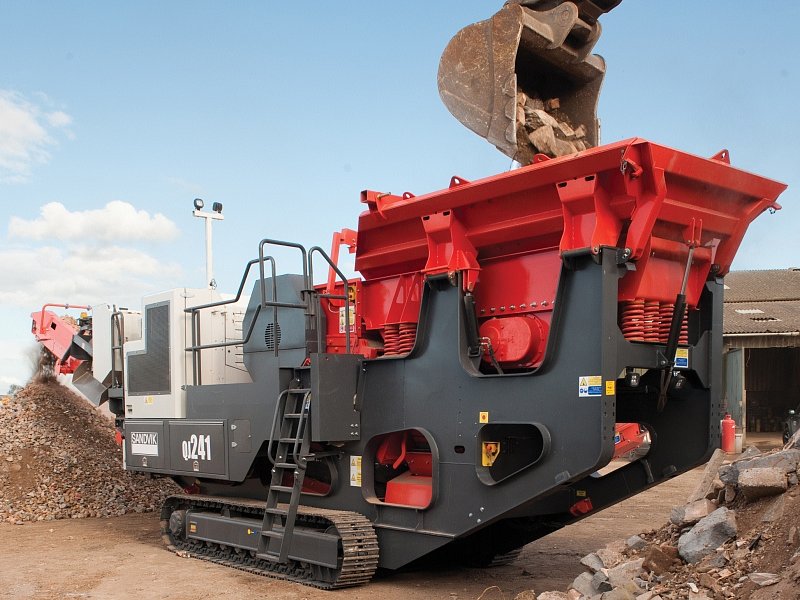 Дробилки sandvik. Полу мобильная шнековая дробилка Rex 600. Sandvik db1500. Дробилка Sandvik. Дробилка на колесном шасси Sandvik.