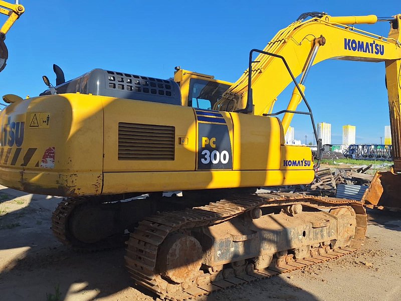 Гусеничный экскаватор Komatsu PC300-8M0 (DBBLR005)