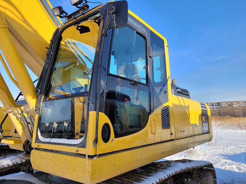 Гусеничный экскаватор Komatsu PC300-8M0 (DBBLR045)